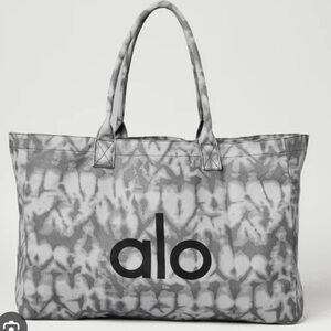 ALO YOGA Tote , shoulder bag,shopping ,travel, New With Tags.